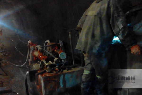 中原礦業(yè)注漿泵施工現(xiàn)場(chǎng)