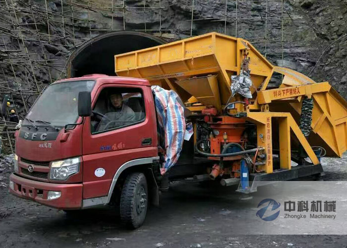 貴州畢節(jié)自動(dòng)上料噴漿機(jī)施工現(xiàn)場(chǎng)