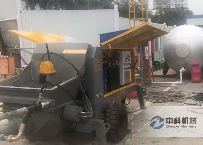 中鐵十一局洛陽地鐵液壓濕噴機(jī)施工現(xiàn)場(chǎng)